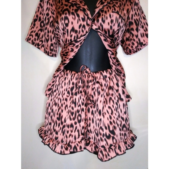 2 Piece Shorts Set - Picture 3 of 4